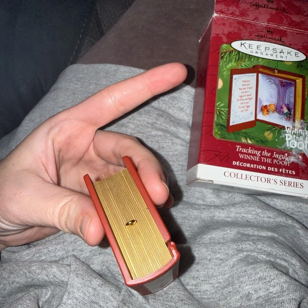 Vintage 2001 Disney Hallmark ‘Tracking The Jagular’ Winnie the Pooh Ornament